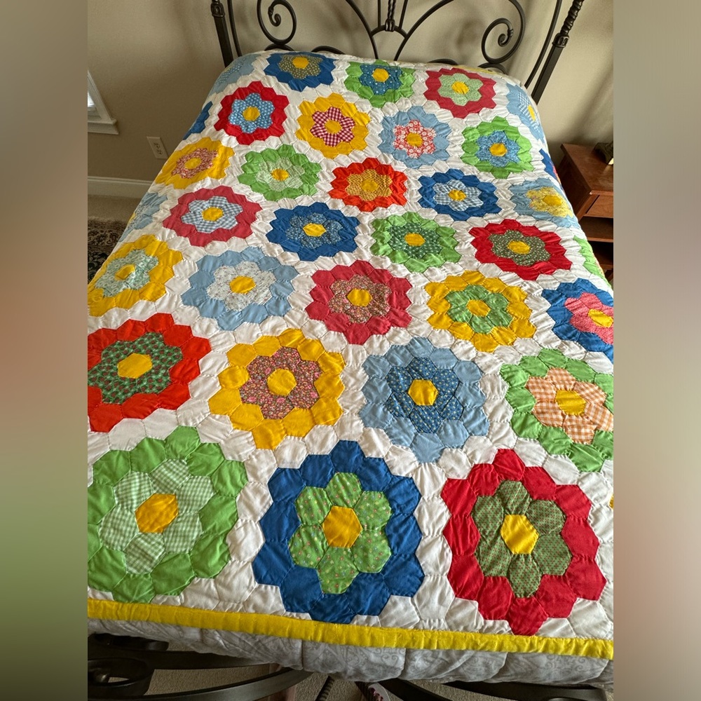 Rare Vintage 1920’s Grandmother’s Flower Garden Hand Stitched 92”x72” Quilt